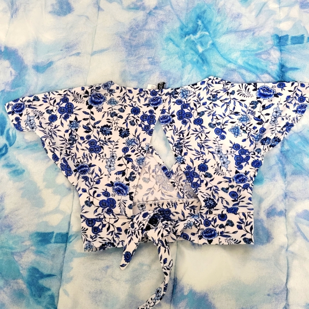 Blue floral crop top